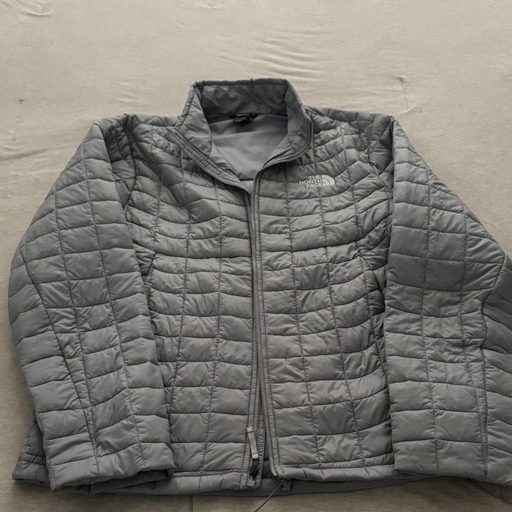 The North Face Men's Silver Quilted Puffer Jacket